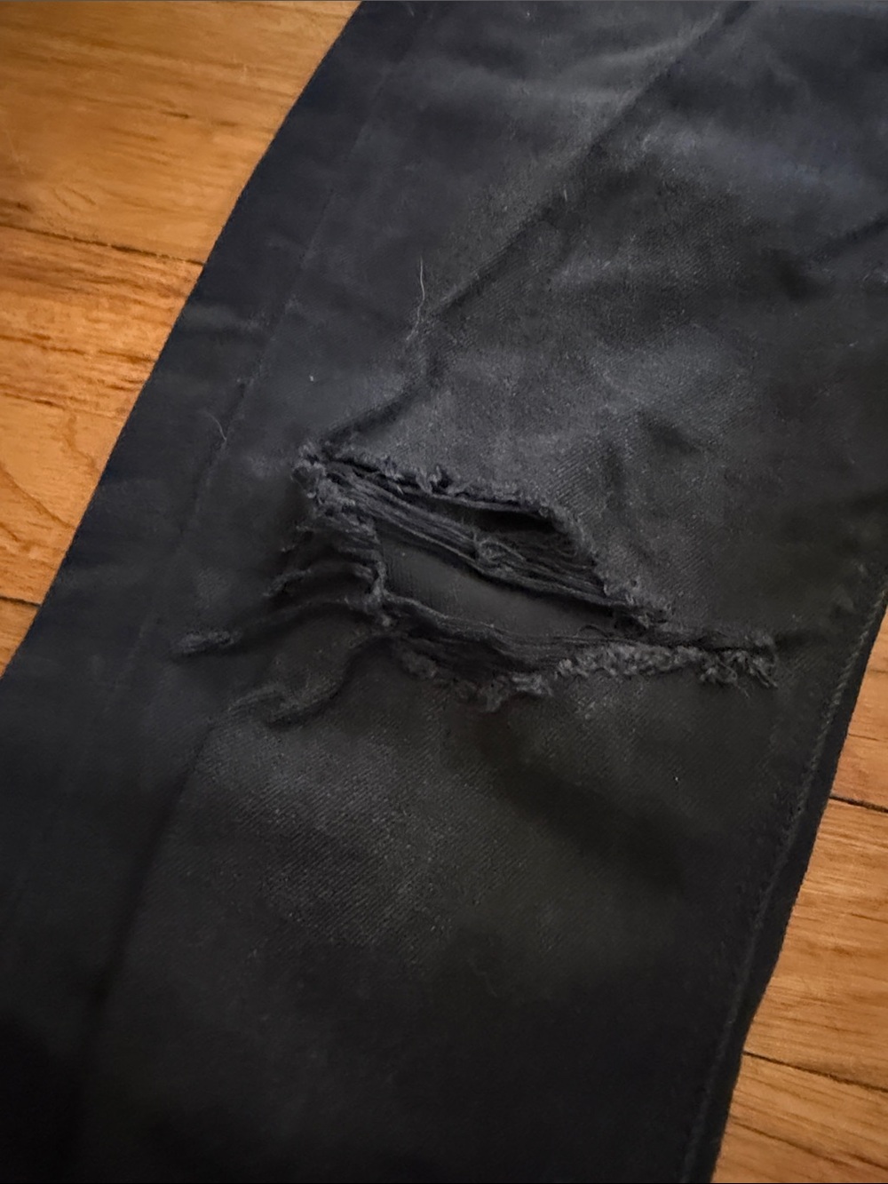 American Eagle Outfitters Black Distressed Relaxed Jeans - Picture 3 of 4